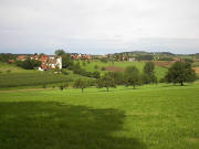 Blick nach Nordwesten auf Ottoschwanden - Kirche beim Freihof