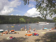 Blick nach Norden vom Camping Sandbank �ber den Titisee zum Alemannenhof