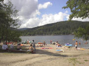 Blick nach Nodwesten vom Camping Sandbank �ber den Titisee zum Camping Weiherhof