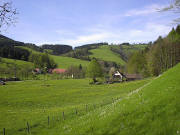 Blick nach Norden �ber den Melcherhof hoch zum Lindenberg am 30.4.2005