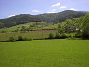 Blick nach S�dosten von Oberwinden zum Reschenberg im Mai 2005