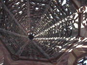Blick von der Sternengalerie-Plattform hoch in die achteckige Pyramide am 29.10.2005