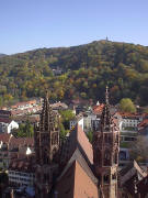 Blick nach Osten zu cafe Dattler und Schlo�berg am 29.10.2005