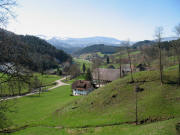 Blick im Ibental nach S�den vom Gallihof �ber Schlegelhansen und Schw�rzlehof am 6.4.2006