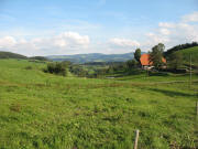 Blick nach Osten vom Rohrerhof �ber den Jockenhof und Camping Steingrubenhof zum Thurner am 23.8.2006