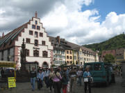 Blick nach Osten am 24.8.2006 vorbei an Kornhaus und Rappen (links) hoch zum Schlo�berg mit Dattler 