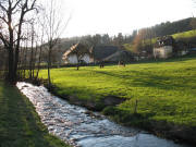 Blick nach S�dwesten �ber den Ibentalbach zum Schw�rzlehof am 22.12.2006 um 15 Uhr