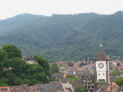 Tele-Blick nach S�dosten zu Schwabentor und Greiffenegg am 6.7.2006