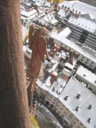 Blick zum M�nsterplatz an der S�dseite des M�nsterturms am 12.3.2006