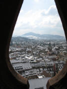 Blick durchs Gel�nder der Galerie zum Martinstor am 12.3.2006