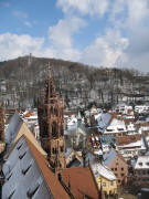 Blick nach Osten zum Schlo�berg-Aussichtsturm am 12.3.2006