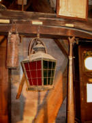 Wasserbeh�lter, Sturmlampe und Signalhorn (von links) 