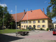 Blick nach Westen im Innenhof vom Jesuitenschloss am Sch�nberg am 24.5.2006