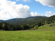 Blick vom H�uslebauernhof nach S�den zum Feldberg und Seebuck (links) am 5.10.2006