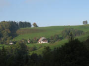 Tele-Blick vom Haldenweg nach Sdwesten bers Tal zum Klausenhof am 13.10.2006