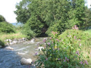Blick nach Nordwesten von der B31-Unterf�hrung zum Fahrradwegsteg �ber die Brugga am 2.9.2006