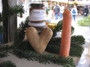 Kartoffelherz, Gelber�be und Rhabarbermarmelade an Nikolaus - Stilleben am 6.12.2007 bei Kiener