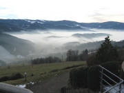 Blick von der Terrasse am Lindenberg nach S�den �ber Ibental und Dreisamtal zum Feldberg am 27.12.2007