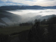 Blick vom Lindenberg �ber Unteribental im Dunst zum Feldberg am 27.12.2007
