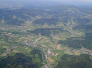 Blick von Falkensteig nach Nordwesten ber Wiesneck (rechts), Tarodunum (Mitte), Ibental nach Stegen (links) und Eschbach (Mitte oben)