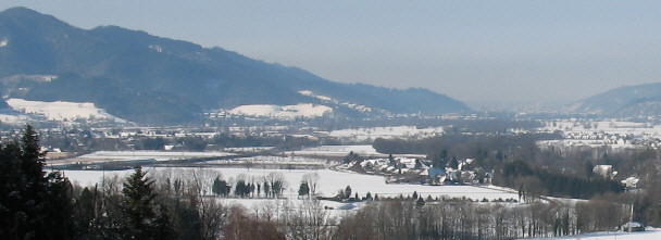 Tele-Blick vom Huslemeierhof nach Westen ber Burg am Wald ins Dreisamtal bis Freiburg am 26.1.2007