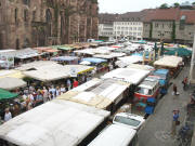 Blick nach S�dwesten am 9.6.2007 - der Erzeugermarkt zeigt sich gut beschirmt