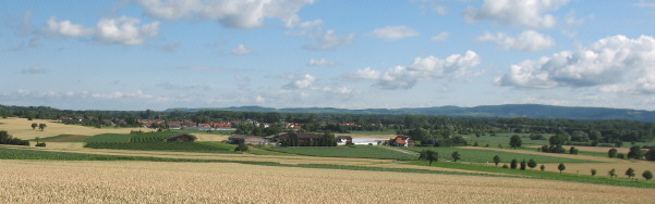 Blick vom Machh�gel nach Norden �ber Sachsen auf Holzhausen am 18.6.2007