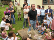 Wolfram Schle-Seitz am 27.7.2008 mit einem Schaf geboren 1/2008