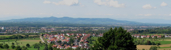 Blick von der Hochburg nach Westen ber Windenreute und Emmendingen zum Kaiserstuhl am 6.9.2009