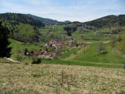 Blick nach Westen von der Passh�he Hau auf Neuenweg am 29.4.2010