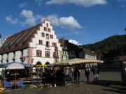 Blick nach Norden zum Kornhaus und Brunnen auf dem M�nsterplatz am 1.10.2010