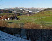 Blick vom Holzhof nach Norden ber Oberbirken nach Eschbach hoch zum Kandel am 13.12.2010