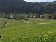 Blick von der Jugendherberge nach S�den zum Campingplatz Bankenhof am 25.4.2011 - Titisee 300 m links