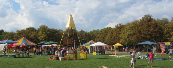 Kinderkunstdorf im Eschholzpark FR-St�hlinger am 1.9.2011 - Blick nach Norden