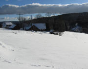 Blick nach Osten zum Moosh�usle und Mooshof (rechts) am 3.1.2011 - rechts unten die Neuhofs�ge
