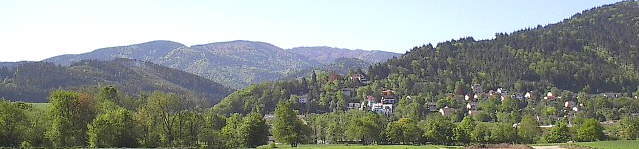 Blick vom Dreisamtal zu Littenweiler-H�rchersberg und ins Kappler Tal am 10.Mai 2002 - oben der Schauinsland