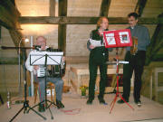 Stefan Pflaum, Martin Schley und Raimund Sesterhenn (von links) beim Scheunenfest in der Halde 10/2004