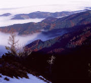 lick vom Belchen nach Nordwesten bers Mnstertal ins neblige Rheintal