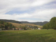 Blick nach Norden in Eschbach-Untertal zum Peterbauernhof
