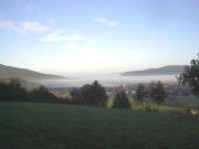 Am 12.10.2003 früh am Giersberg im Dreisamtal morgens um 8.30 Uhr, Blick nach Westen: Nebel über Kirchzarten