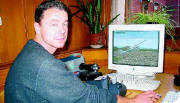 J�rn-Michael Reick am Simulator in der Emmendinger H�tte 11/2003