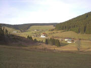 Blick vom Krähenhof nach Nordden zum Schneehof (Mitte) und Waldau-Obertal