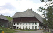 Grundhof in Langenordnach im August 2003