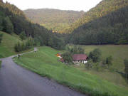 Auf dem Weg ins Zweibachtal - Haldenschwarzhof rechts und Bruggerhof oben