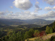 Blick vom Lindenberg nach S�dwesten auf Kirchzarten (rechts) und Himmelreich (links) 