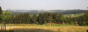 Blick von Neukirch nach Westen �bers Tal der Wilden Gutach zur Platte/St.Peter (Windr�der)