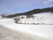Blick nach Osten ins Urachertal zum Kleiserhof rechts im Winter 2/2004