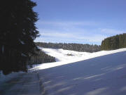 Blick nach Westen zum Kuhnenbachhof - Skilift Breitnau-Thurner vor dem Hof links hoch