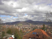 Blick vom Lorettoberg bzw. Hildaturm nach Nordosten auf Freiburgs Altstadt mit M�nster und ins Dreisamtal am 14.3.2004