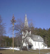 Kirche Oberbränd mit Narrenbaum am 21.2.2004